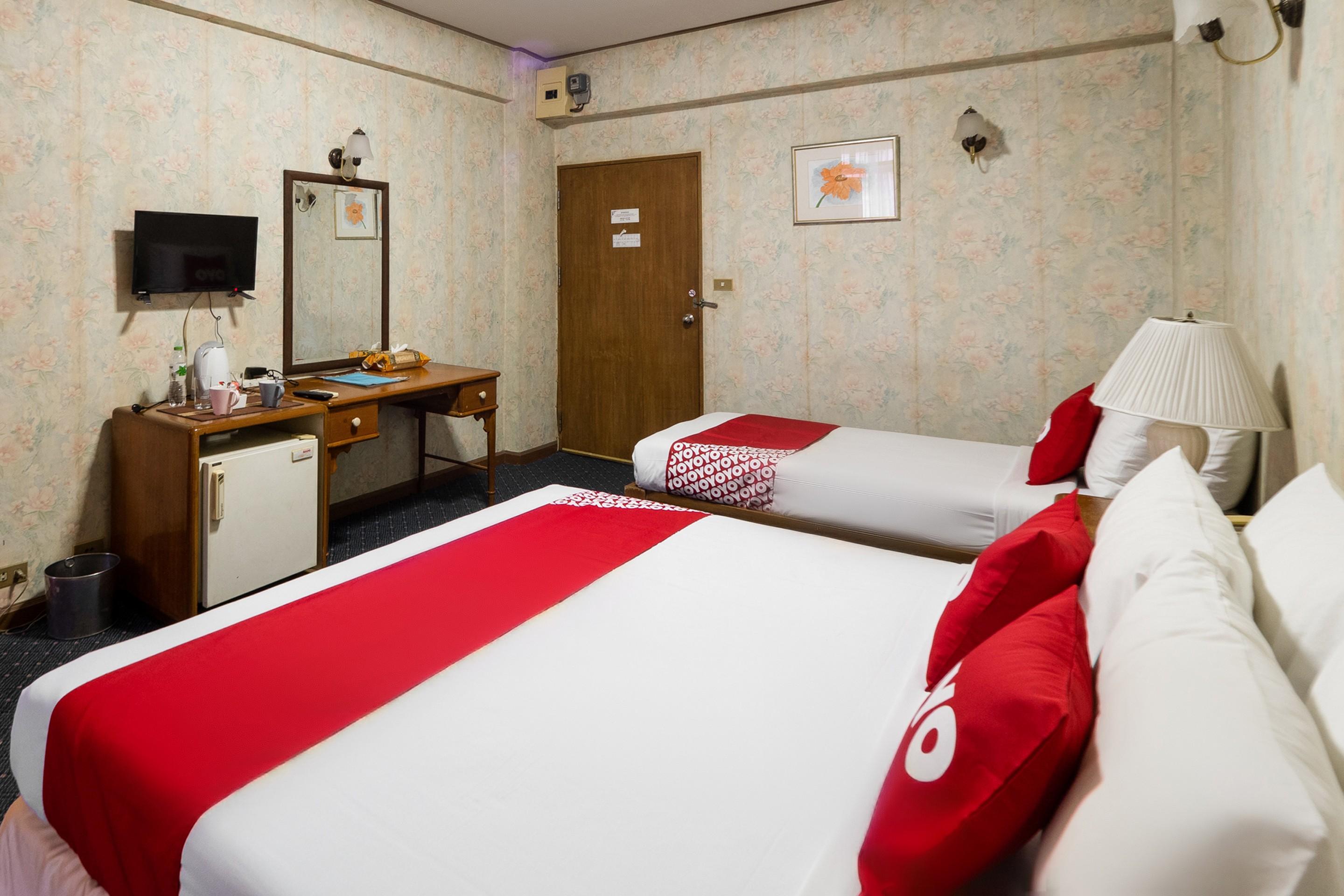 12Pm Bangkok Hotel Екстериор снимка