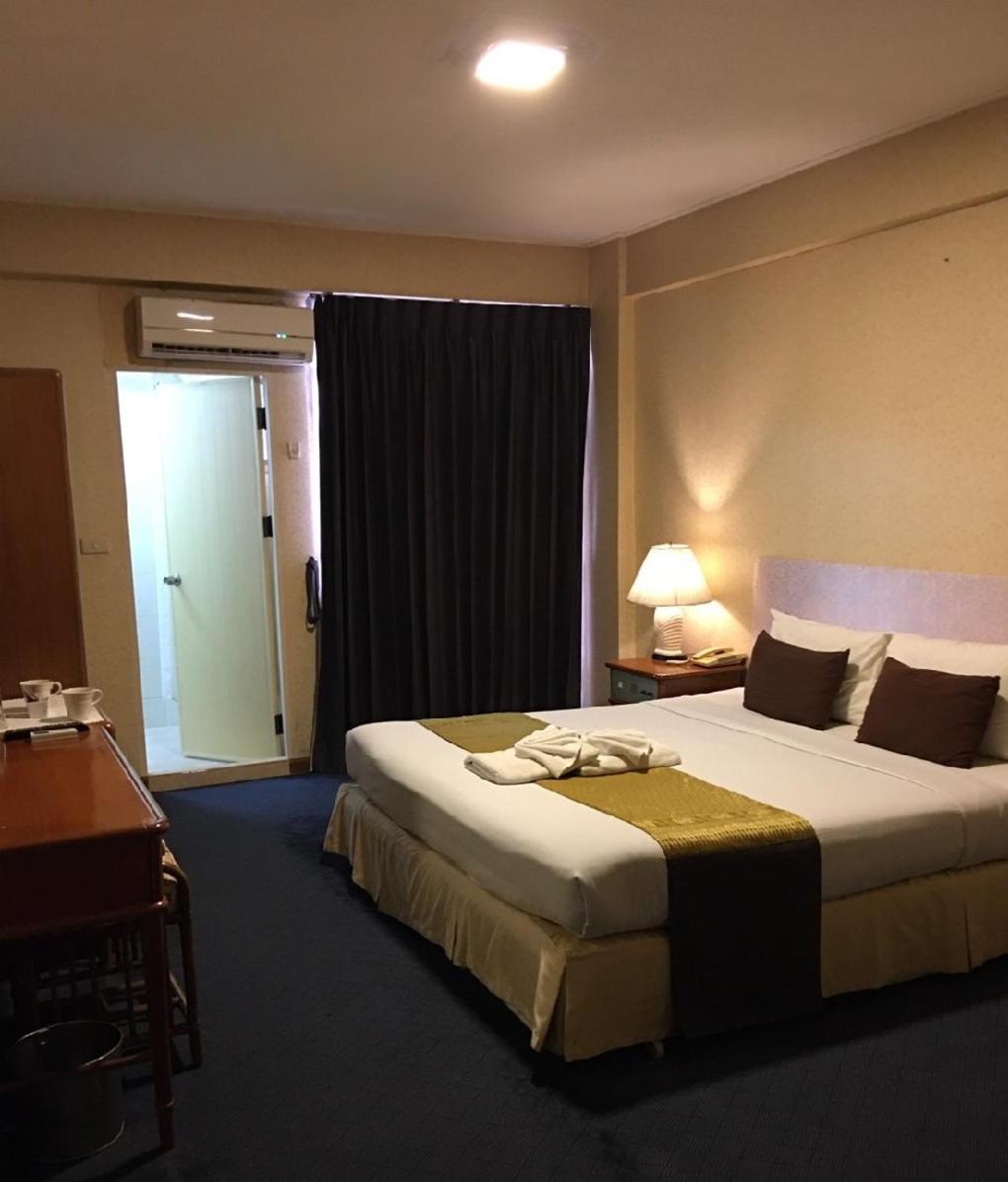 12Pm Bangkok Hotel Екстериор снимка