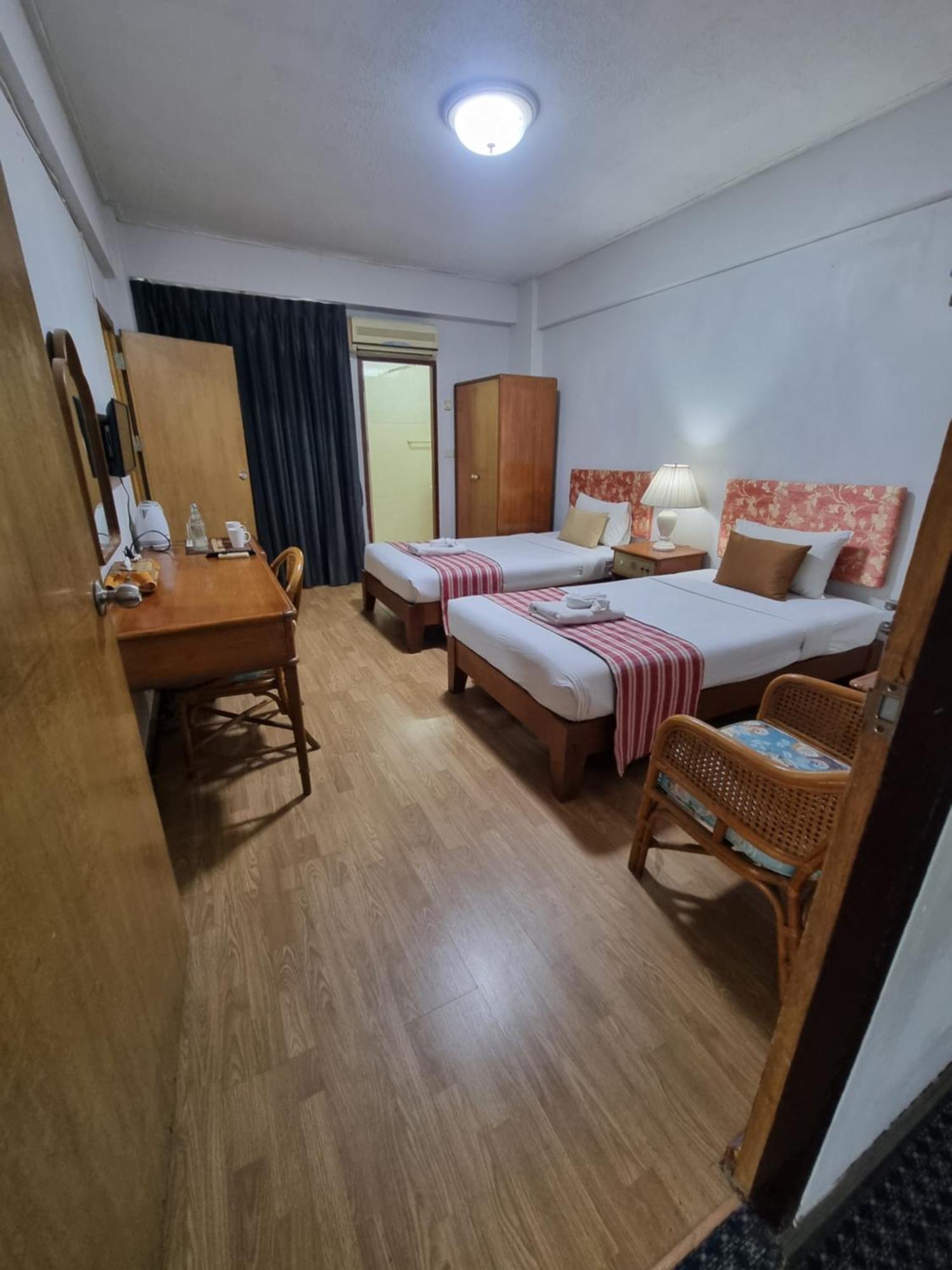 12Pm Bangkok Hotel Екстериор снимка