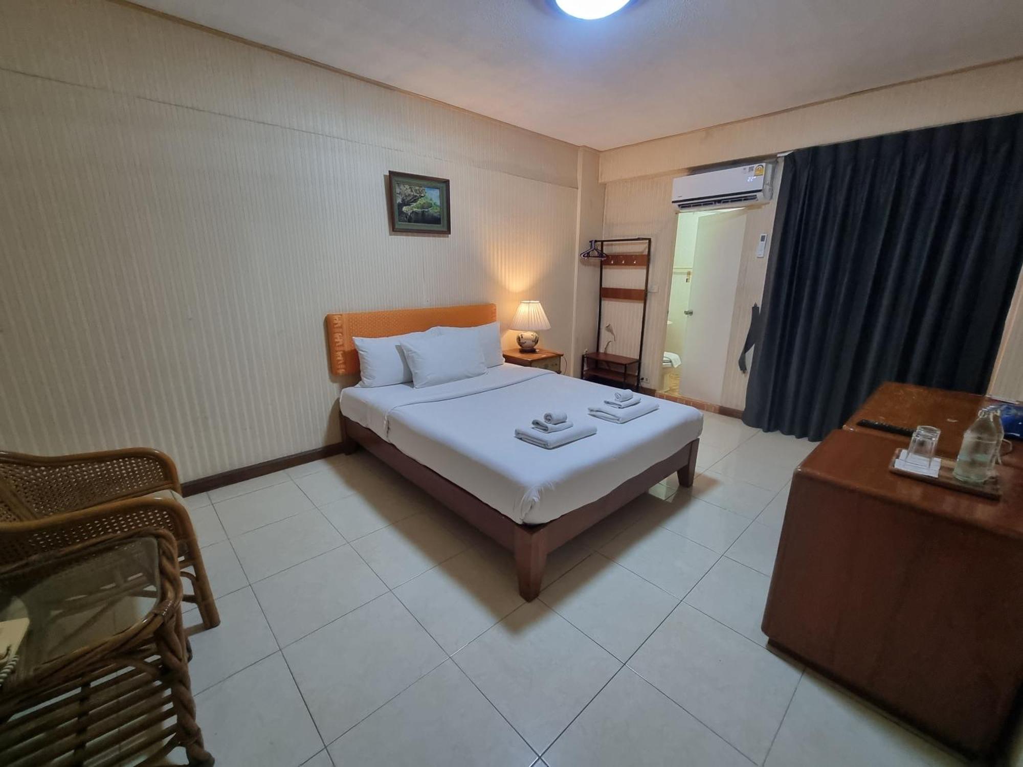 12Pm Bangkok Hotel Екстериор снимка
